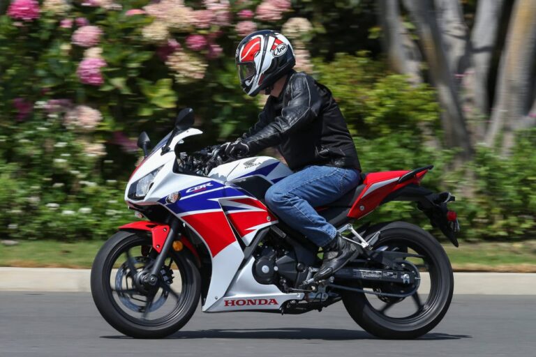 Upcoming Sports Bike HONDA CBR300R Specification, Price, Mileage, Top speed, Key features