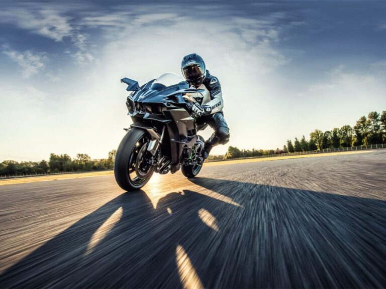 KAWASAKI NINJA H2 CARBON ABS Bike Specification, Power, Top speed, Mileage, Key features, 2025 New Updates